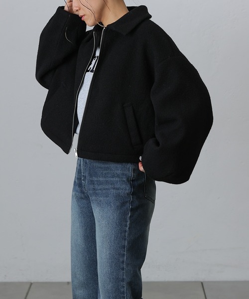 COLONY 2139（コロニートゥーワンスリーナイン）の「フェイクウールモッサボリューム袖ショートブルゾン（ブルゾン・レディース・ブラック/チャコールグレー/グレイッシュベージュ・FREE）」の4枚目の写真