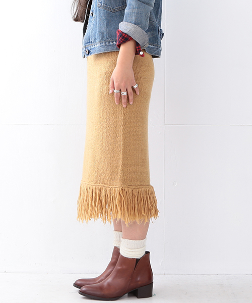 Ray BEAMS（レイビームス）の「Ray BEAMS / フリンジ ヘム ニット スカート（スカート・レディース・ブラウン系その他/ネイビー・1/0）」の13枚目の写真
