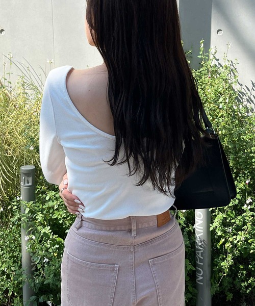 nelliy.（ネルリー）の「【新色追加】バックオープンリブトップス（Tシャツ/カットソー・レディース・グレー/オフホワイト/ブラック/グレイッシュベージュ/ホワイト×ブラック・LARGE/MEDIUM）」の20枚目の写真