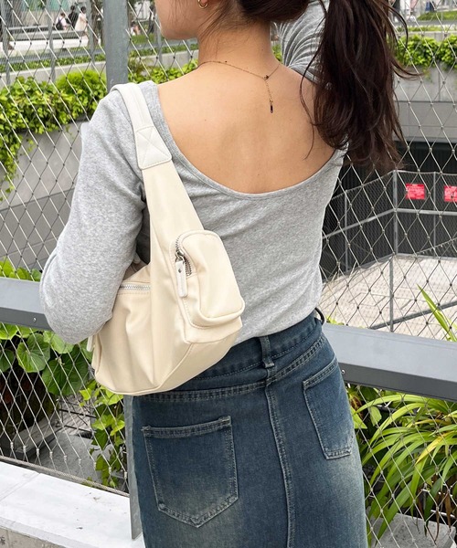 nelliy.（ネルリー）の「【新色追加】バックオープンリブトップス（Tシャツ/カットソー・レディース・グレー/オフホワイト/ブラック/グレイッシュベージュ/ホワイト×ブラック・LARGE/MEDIUM）」の10枚目の写真