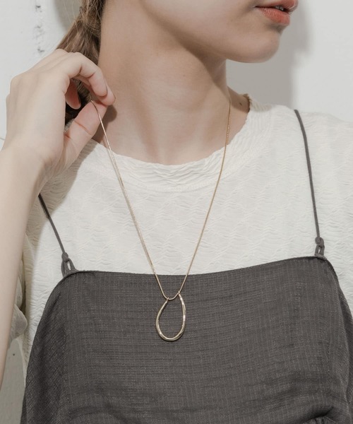 SMELLY(スメリー)の「オーバルロングネックレス(ネックレス・レディース・ゴールド・-)」の2枚目の写真