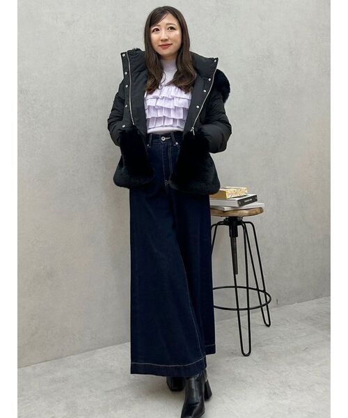 MERCURYDUO(マーキュリーデュオ)の「エコファーコート フーデッドペプラムダウン(その他アウター・レディース・アイボリー/ブラック・SMALL/MEDIUM)」の19枚目の写真