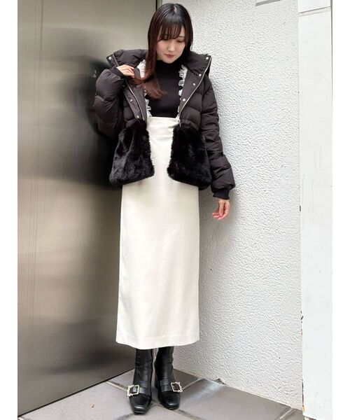 MERCURYDUO(マーキュリーデュオ)の「エコファーコート フーデッドペプラムダウン(その他アウター・レディース・アイボリー/ブラック・SMALL/MEDIUM)」の17枚目の写真