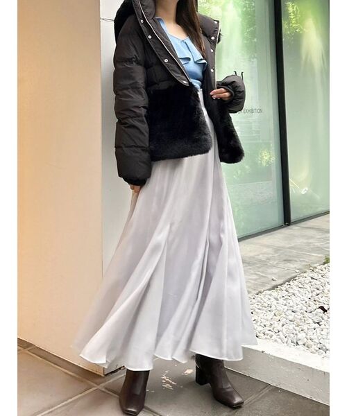 MERCURYDUO(マーキュリーデュオ)の「エコファーコート フーデッドペプラムダウン(その他アウター・レディース・アイボリー/ブラック・SMALL/MEDIUM)」の15枚目の写真