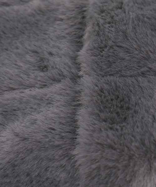 ikka(イッカ)の「【メディア紹介商品】エコファーキルト差し込みマフラー(マフラー・レディース・ベージュ/ダークグレー/チャコールグレー・FREE)」の9枚目の写真