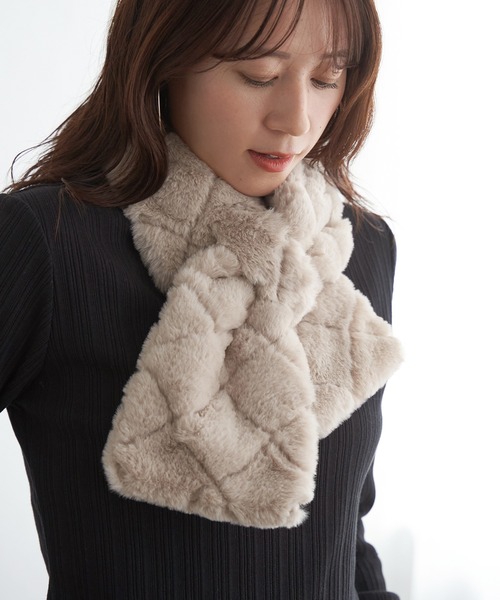 ikka(イッカ)の「【メディア紹介商品】エコファーキルト差し込みマフラー(マフラー・レディース・ベージュ/ダークグレー/チャコールグレー・FREE)」の12枚目の写真