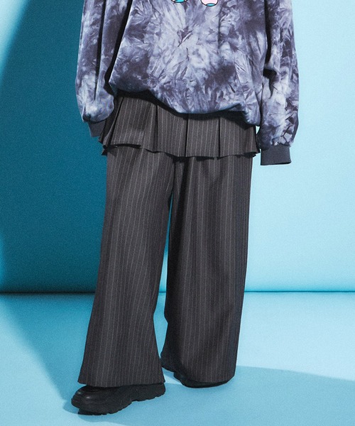 PUNYUS（プニュズ）の「ピンストライプタックワイドパンツ（その他パンツ・レディース・ブラック系その他/グレー系その他・1/2/3/4）」の3枚目の写真
