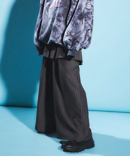 PUNYUS（プニュズ）の「ピンストライプタックワイドパンツ（その他パンツ・レディース・ブラック系その他/グレー系その他・1/2/3/4）」の4枚目の写真