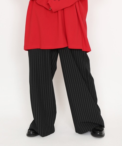 PUNYUS（プニュズ）の「ピンストライプタックワイドパンツ（その他パンツ・レディース・ブラック系その他/グレー系その他・1/2/3/4）」の13枚目の写真