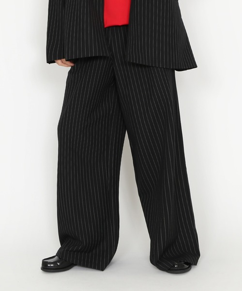 PUNYUS（プニュズ）の「ピンストライプタックワイドパンツ（その他パンツ・レディース・ブラック系その他/グレー系その他・1/2/3/4）」の17枚目の写真