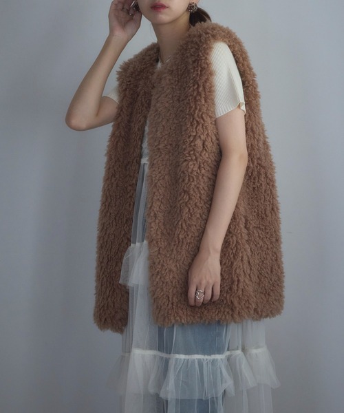 MAISON BREEZE reveur(メゾンブリーズレヴール)の「【MAISON BREEZE reveur】再入荷!プードルボア ミドル丈ベスト 31999M332 XNN(ベスト・レディース・ブラウン/グレイッシュベージュ/オフホワイト/グレー/ブラック・FREE)」の5枚目の写真