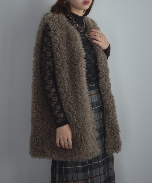 MAISON BREEZE reveur(メゾンブリーズレヴール)の「【MAISON BREEZE reveur】再入荷!プードルボア ミドル丈ベスト 31999M332 XNN(ベスト・レディース・ブラウン/グレイッシュベージュ/オフホワイト/グレー/ブラック・FREE)」の1枚目の写真