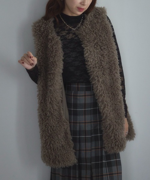 MAISON BREEZE reveur(メゾンブリーズレヴール)の「【MAISON BREEZE reveur】再入荷!プードルボア ミドル丈ベスト 31999M332 XNN(ベスト・レディース・ブラウン/グレイッシュベージュ/オフホワイト/グレー/ブラック・FREE)」の18枚目の写真