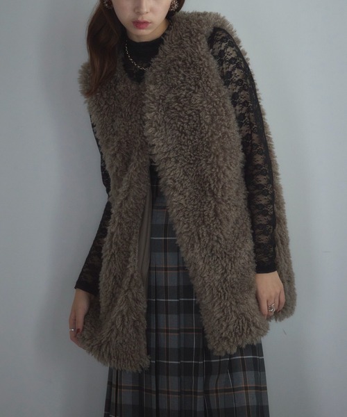 MAISON BREEZE reveur(メゾンブリーズレヴール)の「【MAISON BREEZE reveur】再入荷!プードルボア ミドル丈ベスト 31999M332 XNN(ベスト・レディース・ブラウン/グレイッシュベージュ/オフホワイト/グレー/ブラック・FREE)」の19枚目の写真