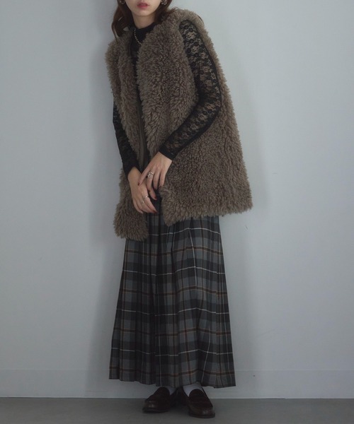 MAISON BREEZE reveur(メゾンブリーズレヴール)の「【MAISON BREEZE reveur】再入荷!プードルボア ミドル丈ベスト 31999M332 XNN(ベスト・レディース・ブラウン/グレイッシュベージュ/オフホワイト/グレー/ブラック・FREE)」の21枚目の写真