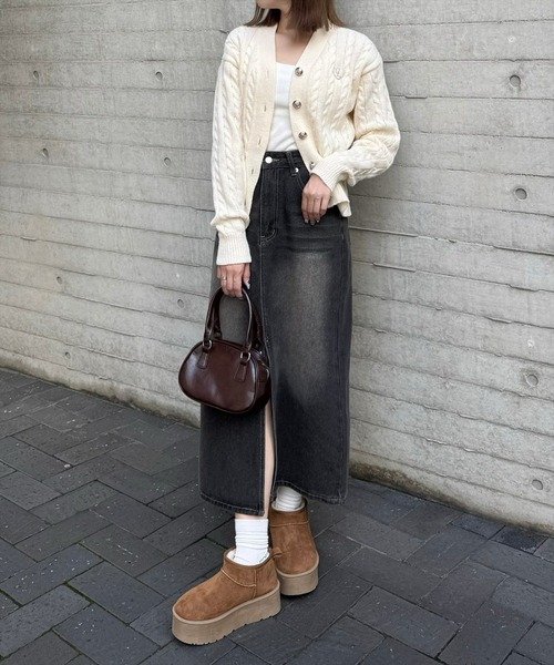 clear（クリア）の「ワンポイント刺繍ケーブルＶネックニットカーディガン [抜け感 美デコルテ オフィスカジュアル 大人]≪再入荷≫（ニット/セーター・レディース・レッド/杢グレー/アイボリー・F）」の6枚目の写真