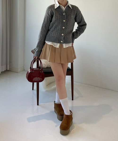 clear（クリア）の「ワンポイント刺繍ケーブルＶネックニットカーディガン [抜け感 美デコルテ オフィスカジュアル 大人]≪再入荷≫（ニット/セーター・レディース・レッド/杢グレー/アイボリー・F）」の11枚目の写真