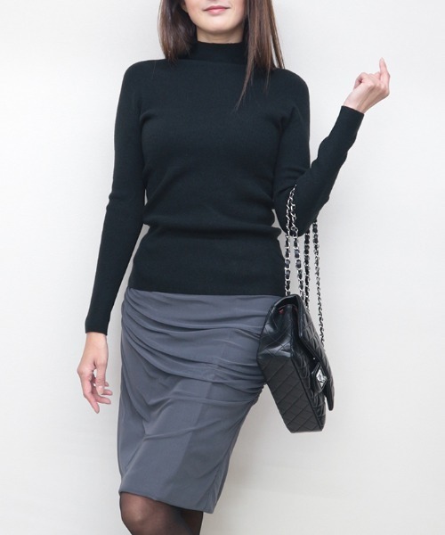 AMBIENT（アンビエント）の「ベーシックハイネックニット（ニット/セーター・レディース・ダークグレー/ホワイト/ブラック/ベージュ・FREE）」の4枚目の写真