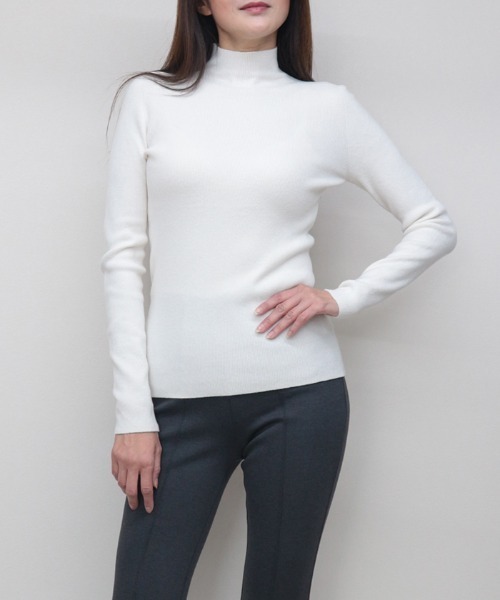 AMBIENT（アンビエント）の「ベーシックハイネックニット（ニット/セーター・レディース・ダークグレー/ホワイト/ブラック/ベージュ・FREE）」の6枚目の写真