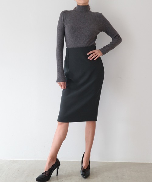 AMBIENT（アンビエント）の「ベーシックハイネックニット（ニット/セーター・レディース・ダークグレー/ホワイト/ブラック/ベージュ・FREE）」の8枚目の写真