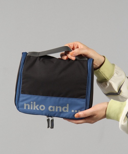 niko and...（ニコアンド）の「オリジナルニコロゴハンギングポーチ（トラベルグッズ・レディース・アイボリー/ブラック・XX-SMALL）」の3枚目の写真