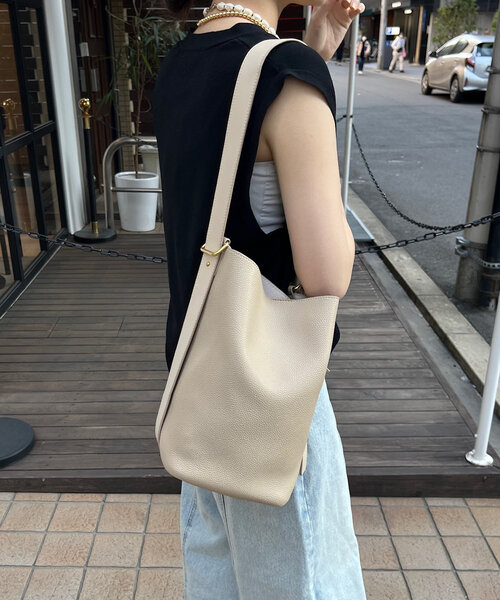 DouDou(ドゥドゥ)の「【新色追加】シボフェイクレザーソフトホーボーバッグ(ショルダーバッグ・レディース・アイボリー/ブラック/ベージュ・FREE)」の16枚目の写真