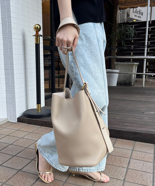 DouDou(ドゥドゥ)の「【新色追加】シボフェイクレザーソフトホーボーバッグ(ショルダーバッグ・レディース・アイボリー/ブラック/ベージュ・FREE)」の20枚目の写真