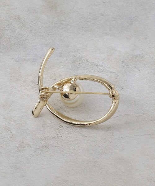 OPAQUE.CLIP（オペークドットクリップ）の「フェイクパール×ビジューラインブローチ（ブローチ/コサージュ・レディース・シルバー/ゴールド・00）」の5枚目の写真