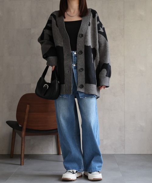 CREARE -LINO-（クレアーレリノ）の「〈ユニセックス商品〉ビックシルエット ニュアンスニットカーディガン（カーディガン/ボレロ・メンズ・グレー/ブラック・FREE）」の7枚目の写真