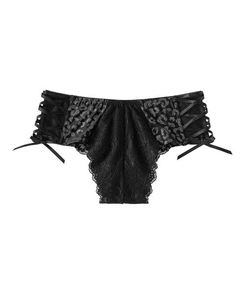 さりげないヒョウ柄とサイドの編み上げがカッコよくセクシーに