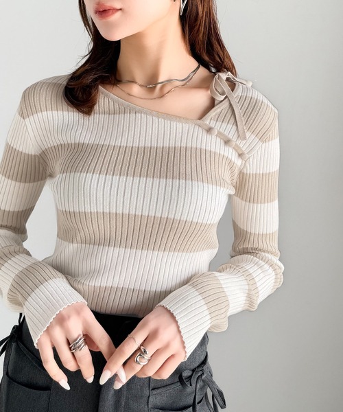 mily bilet(ミウィビレット)の「【mily bilet】くるみボタンアシンメトリーネックボーダーリブニット(長袖)(ニット/セーター・レディース・ベージュ/アイボリー/ブラック・X-LARGE/SMALL/MEDIUM/LARGE)」の3枚目の写真