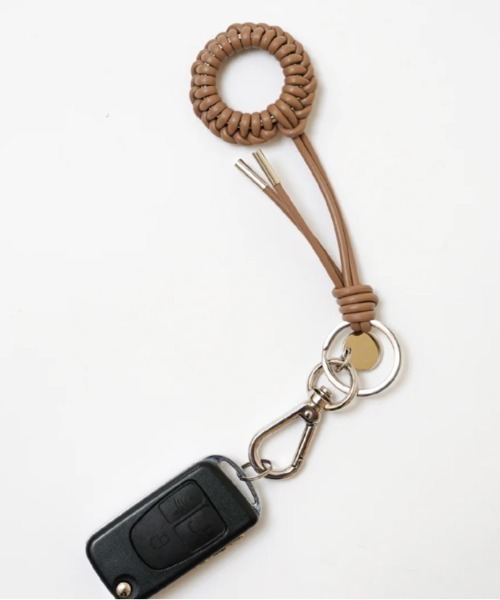 ITTI（イッチ）の「ITTI/イッチ/CRISTY KNOT FINGER CIRCLE CHARM / RAPTO JP（キーホルダー・メンズ・ライトグレー/アイボリー/ブラック・F）」の4枚目の写真