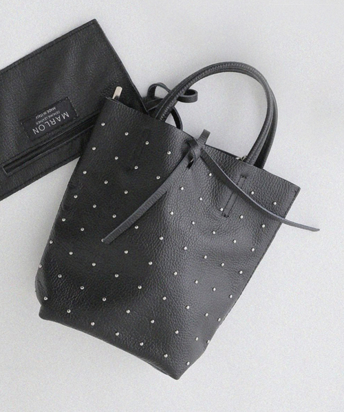 MARLON FIRENZE（マーロンフィレンツェ）の「《追加4》【MARLON FIRENZE/マルロン】 SHOPPER MINI STUDS：バッグ（ショルダーバッグ・レディース・アイボリー/ブラック・FREE）」の2枚目の写真