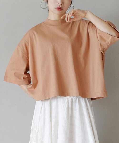 zootie(ズーティー)の「汗しみない クロップドTシャツ(Tシャツ/カットソー・レディース・ダークカーキ/カーキ系/ベージュ系/ネイビー/ラベンダー/モカ/アイボリー/レッド系/イエロー系その他/ブラック/杢グレー/グレイッシュブルー/オフホワイト・フリー)」の6枚目の写真