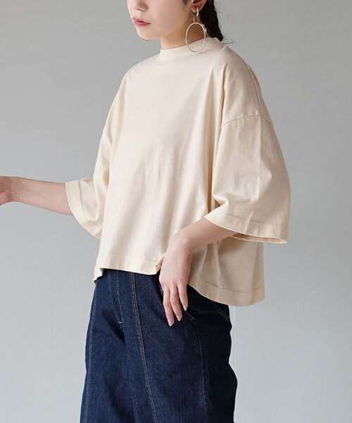 zootie(ズーティー)の「汗しみない クロップドTシャツ(Tシャツ/カットソー・レディース・ダークカーキ/カーキ系/ベージュ系/ネイビー/ラベンダー/モカ/アイボリー/レッド系/イエロー系その他/ブラック/杢グレー/グレイッシュブルー/オフホワイト・フリー)」の5枚目の写真