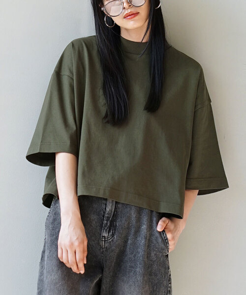 zootie(ズーティー)の「汗しみない クロップドTシャツ(Tシャツ/カットソー・レディース・ダークカーキ/カーキ系/ベージュ系/ネイビー/ラベンダー/モカ/アイボリー/レッド系/イエロー系その他/ブラック/杢グレー/グレイッシュブルー/オフホワイト・フリー)」の7枚目の写真