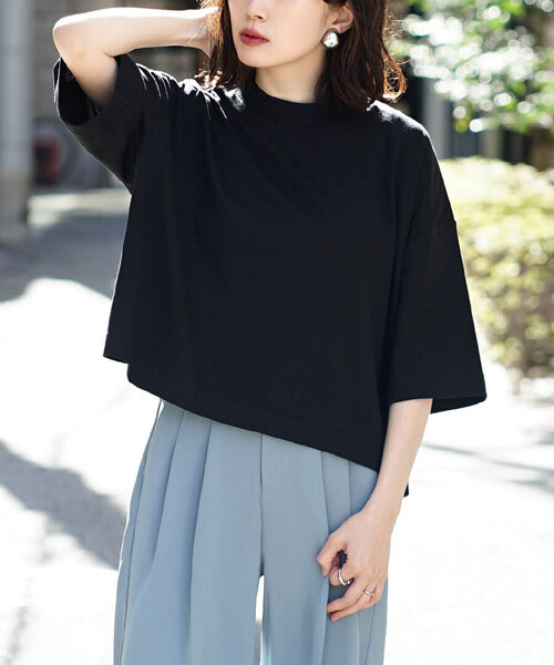 zootie(ズーティー)の「汗しみない クロップドTシャツ(Tシャツ/カットソー・レディース・ダークカーキ/カーキ系/ベージュ系/ネイビー/ラベンダー/モカ/アイボリー/レッド系/イエロー系その他/ブラック/杢グレー/グレイッシュブルー/オフホワイト・フリー)」の2枚目の写真