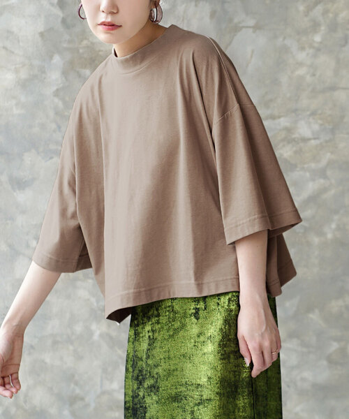 zootie(ズーティー)の「汗しみない クロップドTシャツ(Tシャツ/カットソー・レディース・ダークカーキ/カーキ系/ベージュ系/ネイビー/ラベンダー/モカ/アイボリー/レッド系/イエロー系その他/ブラック/杢グレー/グレイッシュブルー/オフホワイト・フリー)」の4枚目の写真