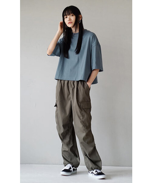 zootie(ズーティー)の「汗しみない クロップドTシャツ(Tシャツ/カットソー・レディース・ダークカーキ/カーキ系/ベージュ系/ネイビー/ラベンダー/モカ/アイボリー/レッド系/イエロー系その他/ブラック/杢グレー/グレイッシュブルー/オフホワイト・フリー)」の16枚目の写真
