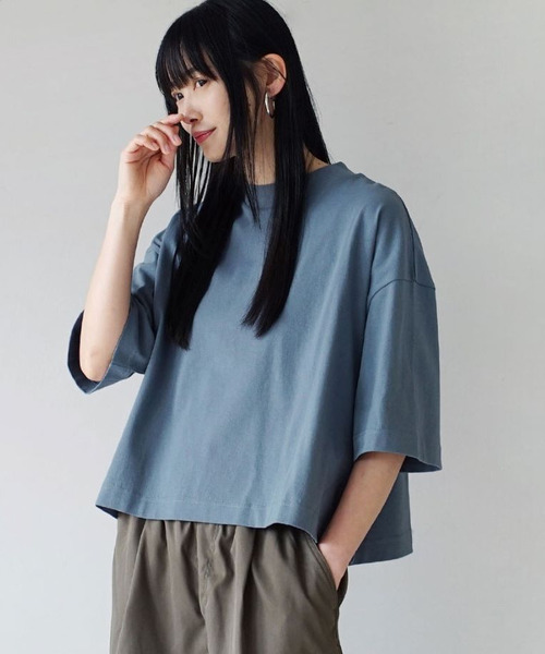 zootie(ズーティー)の「汗しみない クロップドTシャツ(Tシャツ/カットソー・レディース・ダークカーキ/カーキ系/ベージュ系/ネイビー/ラベンダー/モカ/アイボリー/レッド系/イエロー系その他/ブラック/杢グレー/グレイッシュブルー/オフホワイト・フリー)」の17枚目の写真