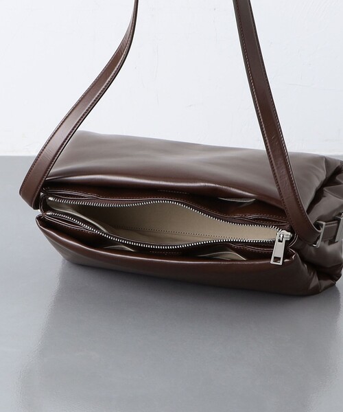 【関税込み】OSOI ブラック Pillow Bau バッグ OSOI | Pillow Bow Leather Shoulder Bag | Women | Lane Crawford