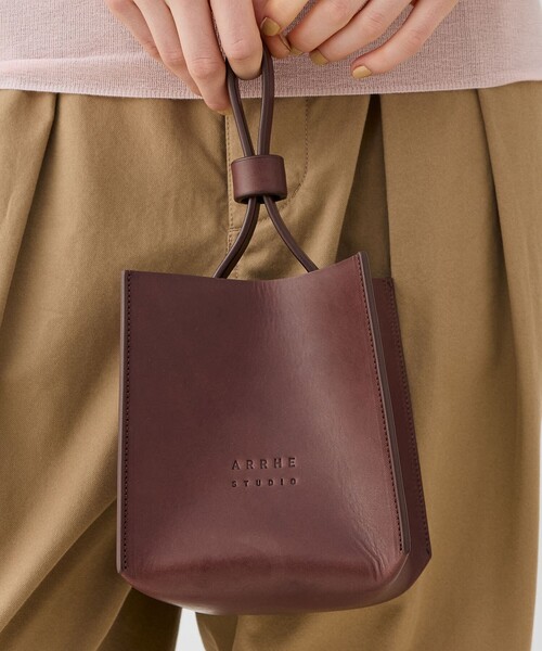 TOMORROWLAND （トゥモローランド）の「ARRHE STUDIO CUBO MINI バッグ（ハンドバッグ・レディース・ダークブラウン・FREE）」の2枚目の写真