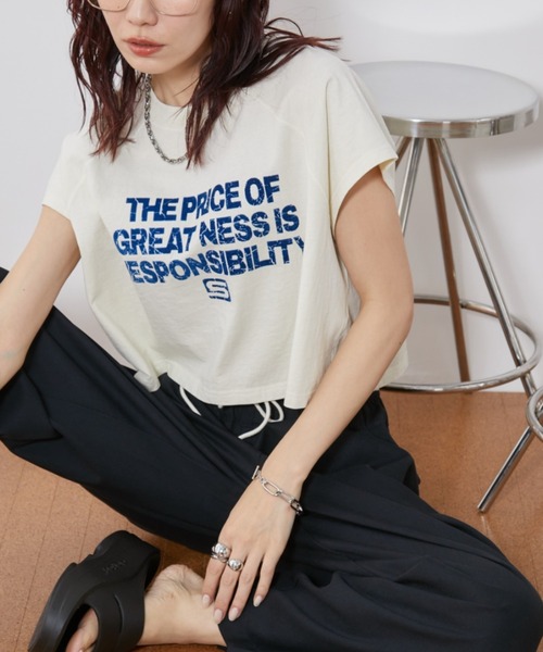 Auntie Rosa Holiday(アンティローザホリデー)の「ラグランクロップドプリントTEE(Tシャツ/カットソー・レディース・ナチュラル/チャコールグレー・FREE)」の2枚目の写真