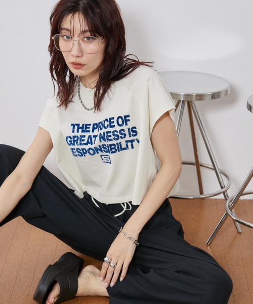 Auntie Rosa Holiday(アンティローザホリデー)の「ラグランクロップドプリントTEE(Tシャツ/カットソー・レディース・ナチュラル/チャコールグレー・FREE)」の3枚目の写真