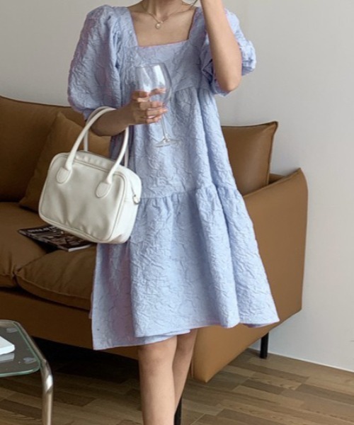 Mejoul（メジュール）の「フラワージャガード スクエアネックパフスリーブワンピース（ワンピース・レディース・ブルー/ブラック/ホワイト/ピンク・F）」の11枚目の写真