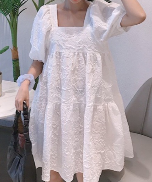 Mejoul（メジュール）の「フラワージャガード スクエアネックパフスリーブワンピース（ワンピース・レディース・ブルー/ブラック/ホワイト/ピンク・F）」の6枚目の写真