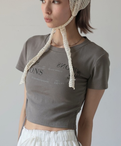 Ulysses(ユリシス)の「サイドシャーリングクロップドTシャツ(Tシャツ/カットソー・レディース・ホワイト/ブラック/ダークグレー/キャメル・F)」の2枚目の写真
