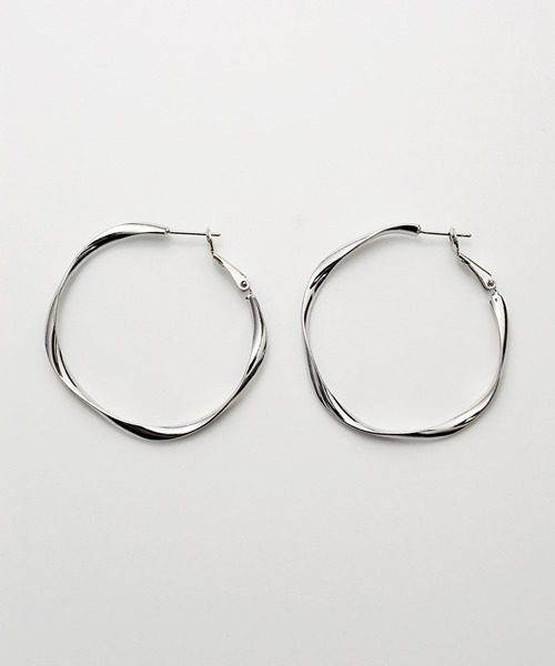 ciite' surgical stainless(シーテサージカルステンレス)の「【 金属アレルギー対応 】大ぶり ねじれフープピアス (両耳用) サージカルステンレス(ピアス(両耳用)・レディース・シルバー/ゴールド・FREE)」の5枚目の写真