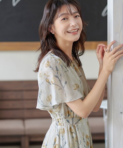 Tiaclasse(ティアクラッセ)の「【大きいサイズ】大花柄シフォンワンピース(ワンピース・レディース・ブルー/ブラック/ライトベージュ/ネイビー/グレイッシュベージュ・XL/XXL)」の21枚目の写真
