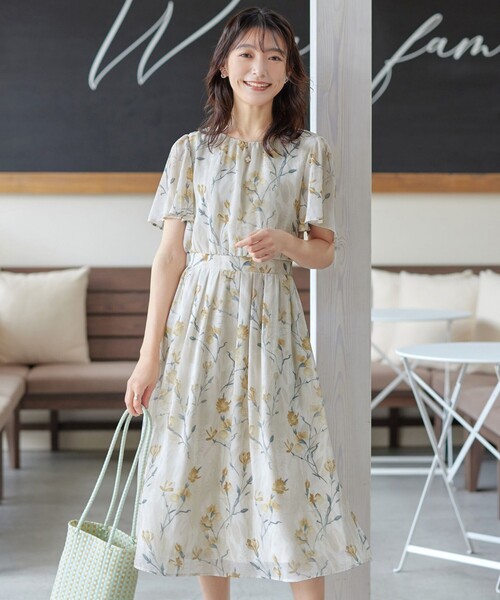 Tiaclasse(ティアクラッセ)の「【大きいサイズ】大花柄シフォンワンピース(ワンピース・レディース・ブルー/ブラック/ライトベージュ/ネイビー/グレイッシュベージュ・XL/XXL)」の20枚目の写真